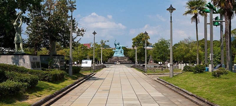 г. Нагасаки. Парк мира, построенный в память об атомной бомбардировке. 