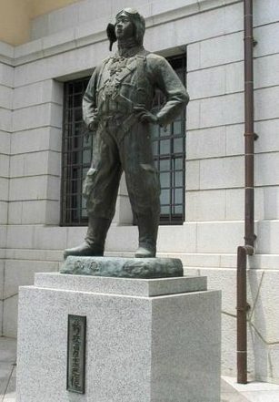 г. Токио. Памятник камикадзе в святилища Ясукуни.