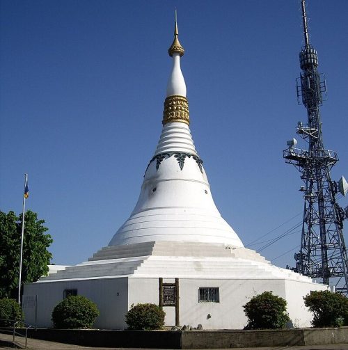 г. Токусима. Пагода-мемориал мира. 