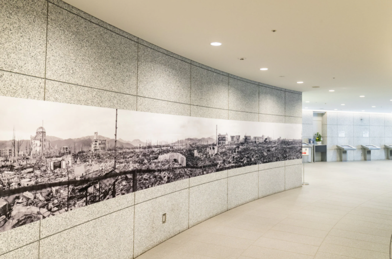 г. Хиросима. Мемориальный зал мира памяти жертв атомной бомбардировки. 