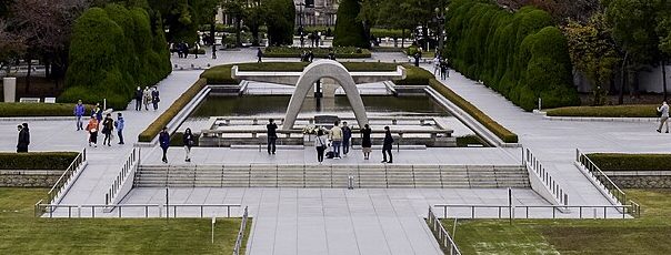 г. Хиросима. Мемориальный парк мира, построенный в память об атомной бомбардировке.