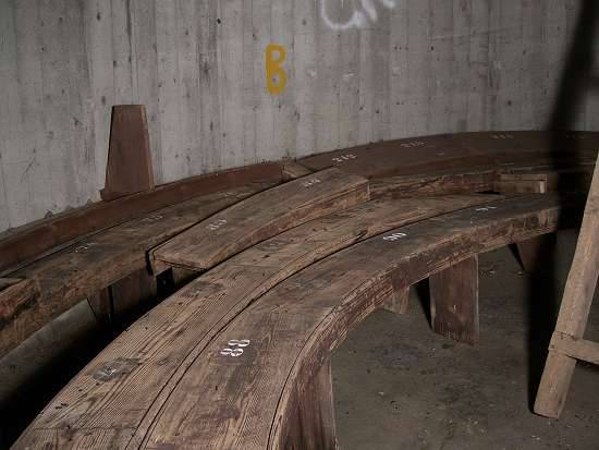 Варианты размещения лавок внутри башни. 