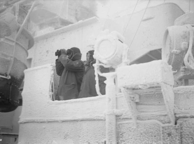 Обледеневший легкий крейсер HMS «Belfast». Конвой JW-54B. Ноябрь 1943 г.