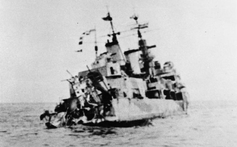 Повреждение кормы HMS «Edinburgh», нанесенное немецкой торпедой во время конвоя QP-11. Май 1942 г.