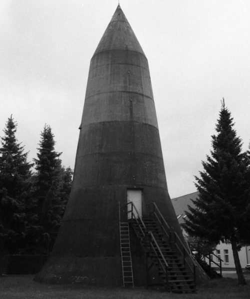 Башня в городском пейзаже. 1942 г. 