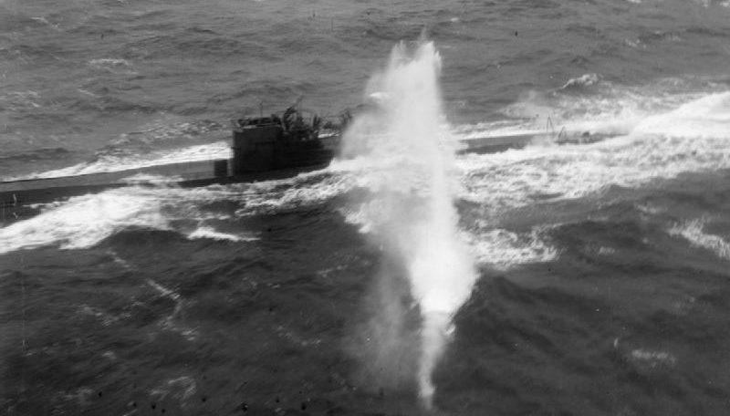 Пулемётная атака «Эвенджера» на подлодку U-288. Апрель 1944 г.