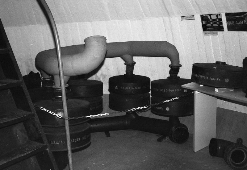 Установки для прокачки воздуха работали от электромоторов, либо в ручном режиме.