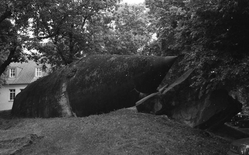 Снесенная башня после войны. 