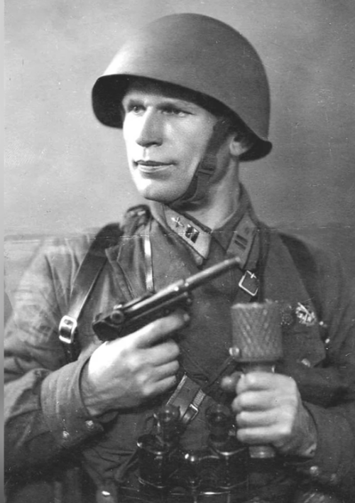 Красноармеец с «Люгером».