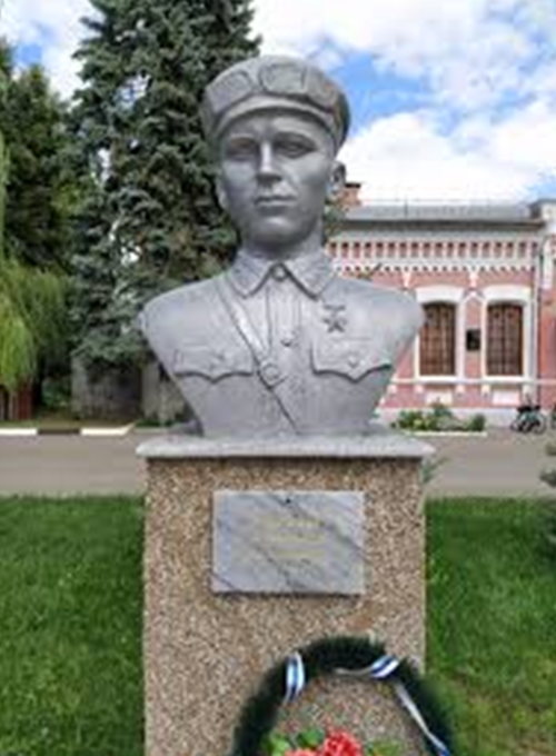 Бюст А. М. Мартынова на Родине.